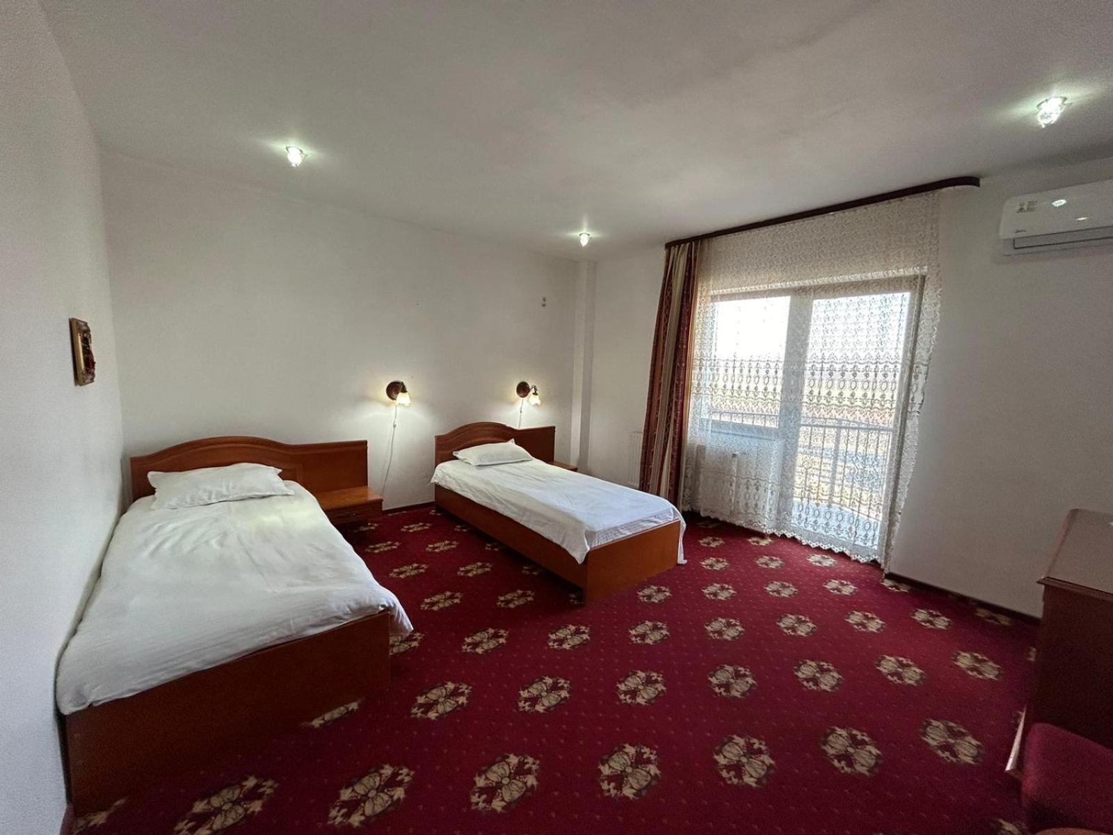 Hotel Coral Satu Mare Extérieur photo