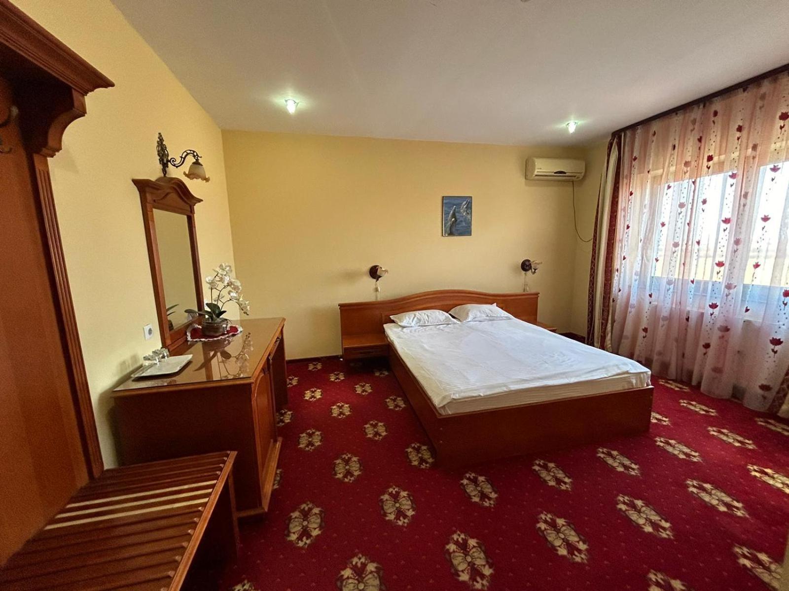 Hotel Coral Satu Mare Extérieur photo